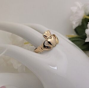 Vintage 'Made In Ireland' TJH 14K Yellow Gold Claddagh Ring